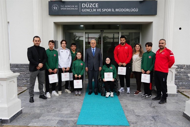 Başarılı Güreş Sporcularından İl Müdürümüz Zekeriya Arslantürk’e ziyaret