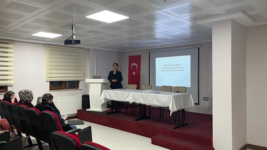 Raziye Begüm Sultan Yurdunda Kadına Yönelik Şiddetle Mücadele Eğitimi Düzenlendi