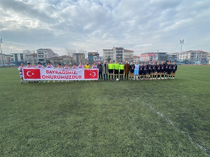 İl Müdürümüz Zekeriya Arslantürk,Kadın Futbol'u Karşılaşması Öncesinde Temsilcimize Başarılar Diledi