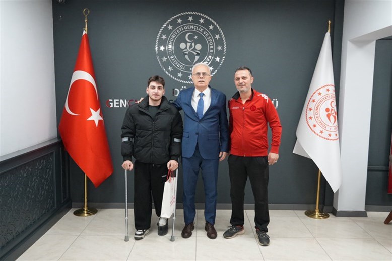 Başarılı Sporcumuz Muhammed Kaan Aktürk’ten İl Müdürümüz Arslantürk’e Ziyaret