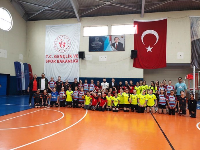 Kaynaşlı’da 29 Ekim Cumhuriyet Bayramı Voleybol Turnuvası Düzenlendi