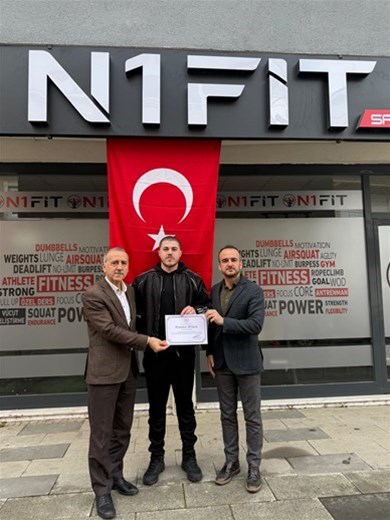 Spor Salonlarına Teşekkür Belgesi Veriliyor