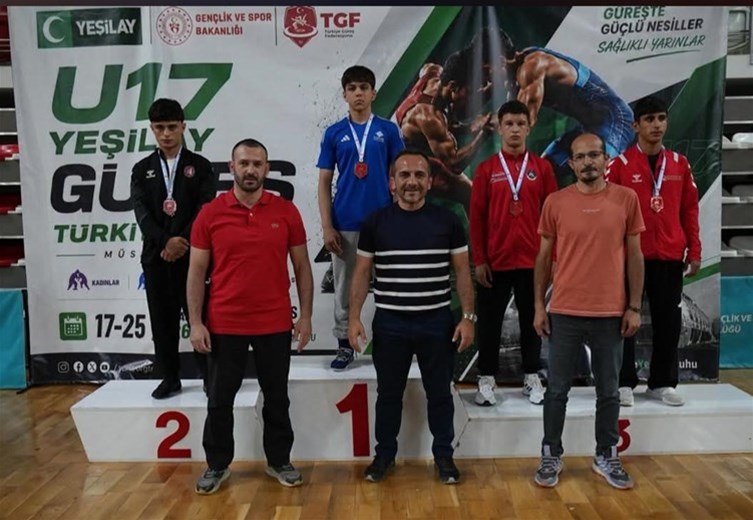 Düzceli Güreşçi Ensar Demirbayraklı Türkiye Üçüncüsü Oldu