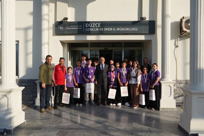Başarılı Taekwondo Sporcularından İl Müdürümüz Zekeriya Arslantürk’e Ziyaret