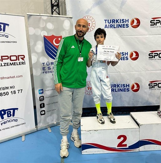 Eskrim Sporcumuz Ömer Asaf Yücedağ’dan Gümüş Madalya