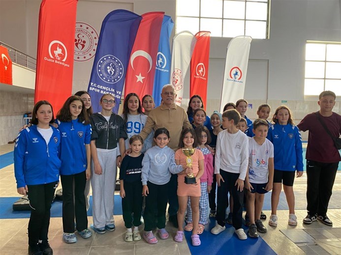 29 Ekim Cumhuriyet Bayramı Yüzme Yarışları Düzenlendi